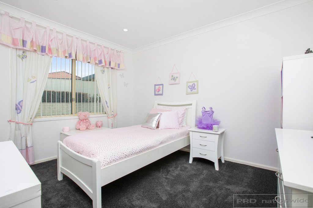 30 Honeyoak Drive ABERGLASSLYN 18