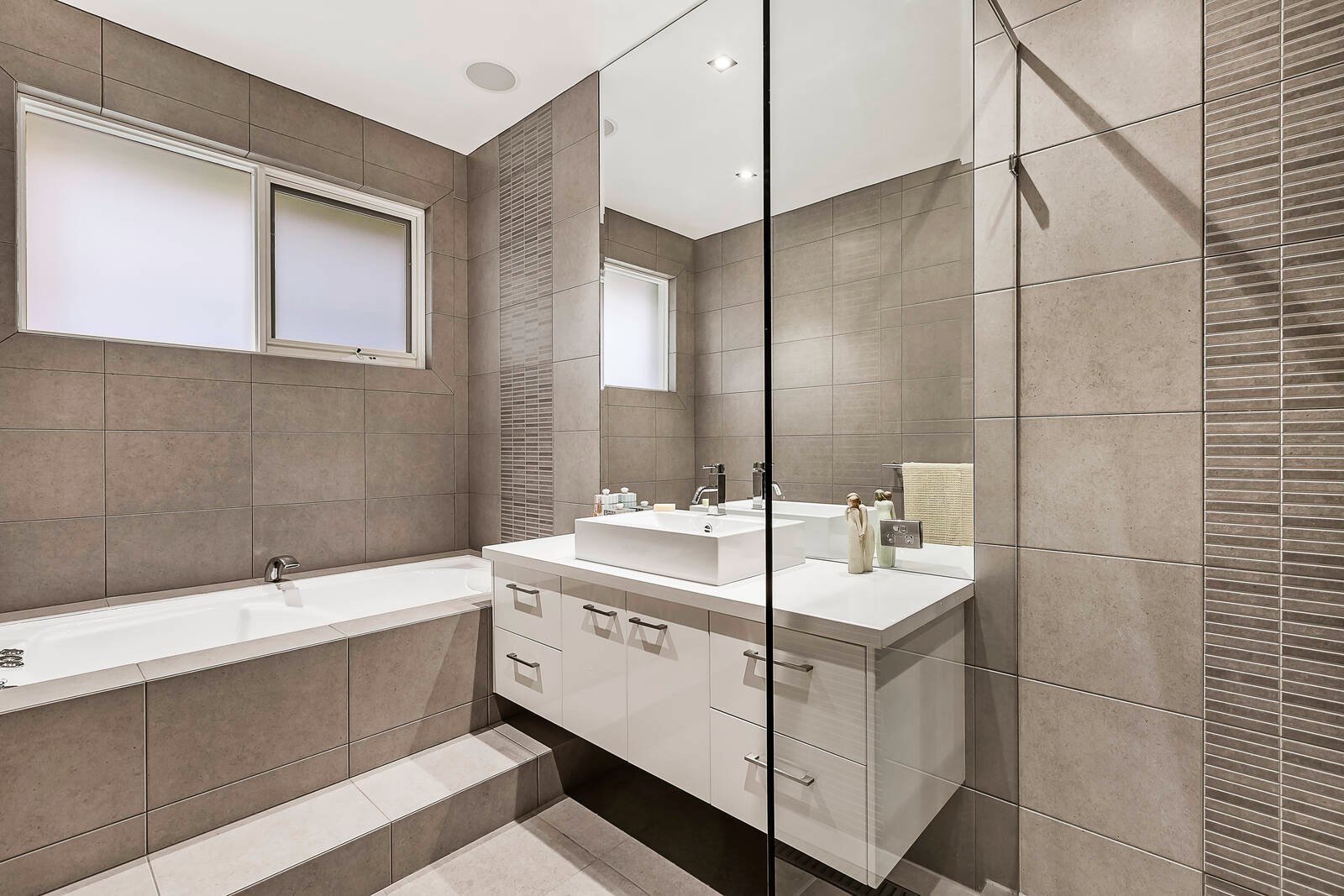 Real Estate and Property in 30 Hopetoun Road, Toorak, VIC