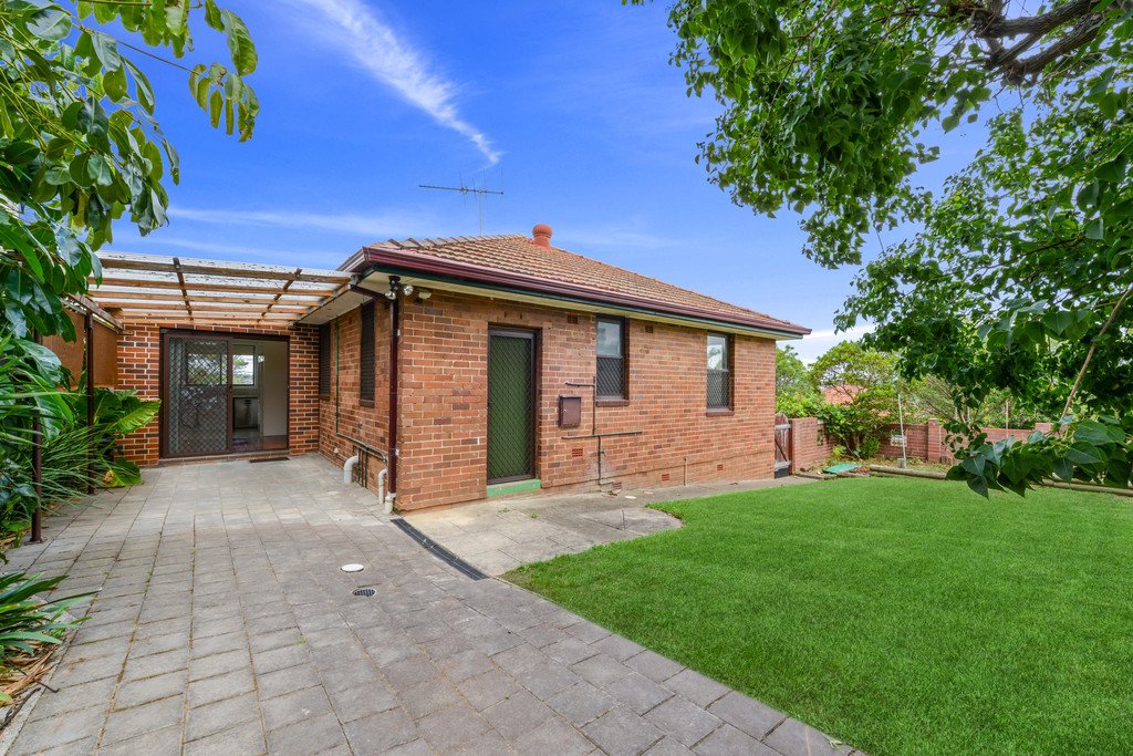 30 Junee Crescent KINGSGROVE 7