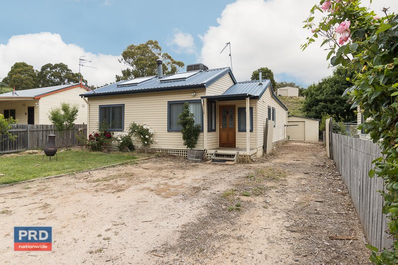 30 Kurrajong Street CAPTAINS FLAT 1