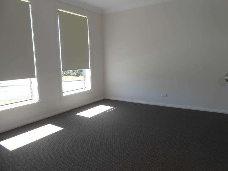 30 Leonora Crescent TAMWORTH 5