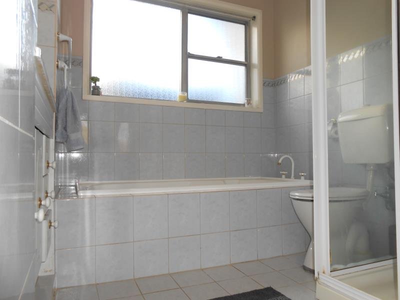 30 Levien Avenue TAMWORTH 7