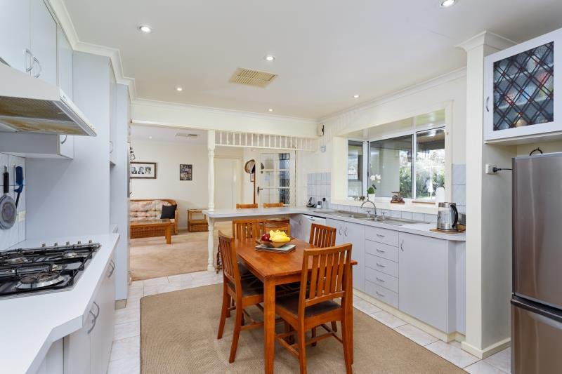 30 Norfolk Avenue LAKE ALBERT 5