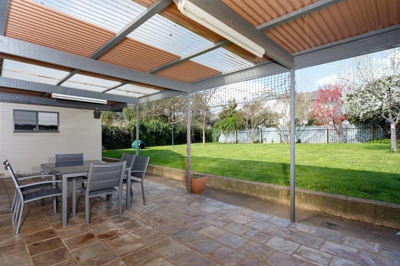 30 Norfolk Avenue LAKE ALBERT 8