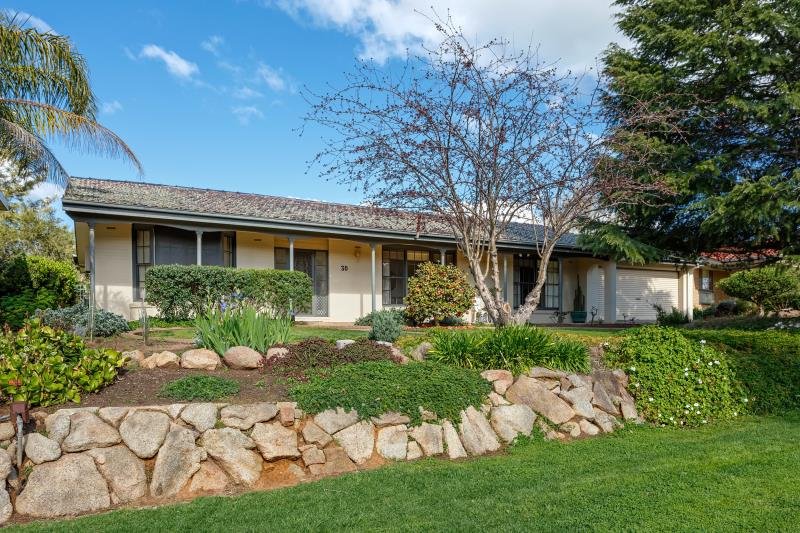 30 Norfolk Avenue LAKE ALBERT 1