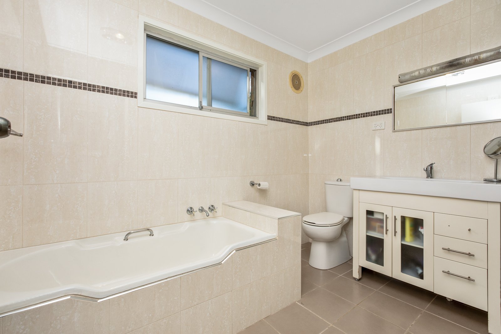 30 Oakhampton Road OAKHAMPTON 12