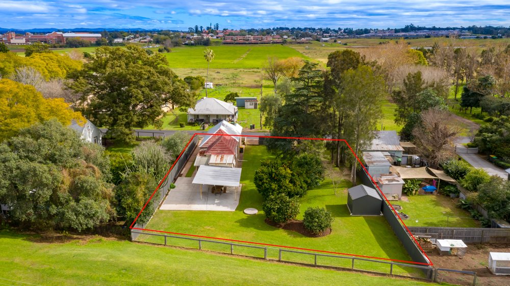 30 Oakhampton Road OAKHAMPTON 16