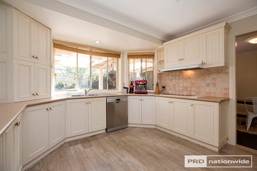 30 Overlanders Way TAMWORTH 4