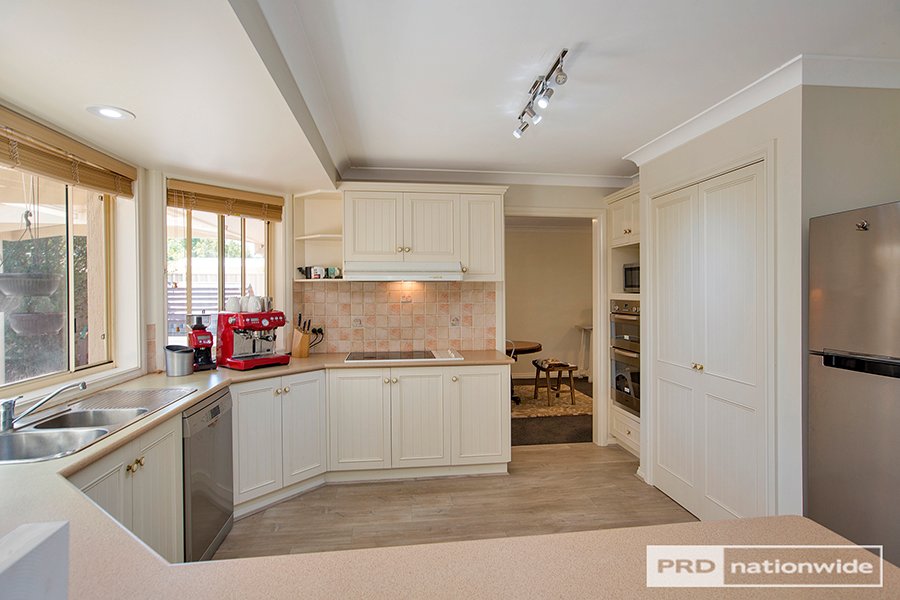 30 Overlanders Way TAMWORTH 5