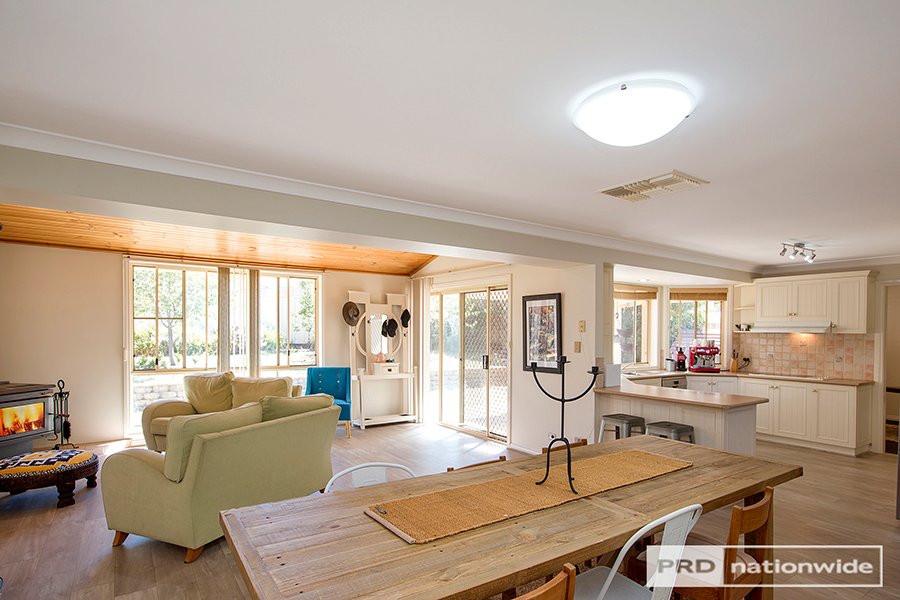 30 Overlanders Way TAMWORTH 6