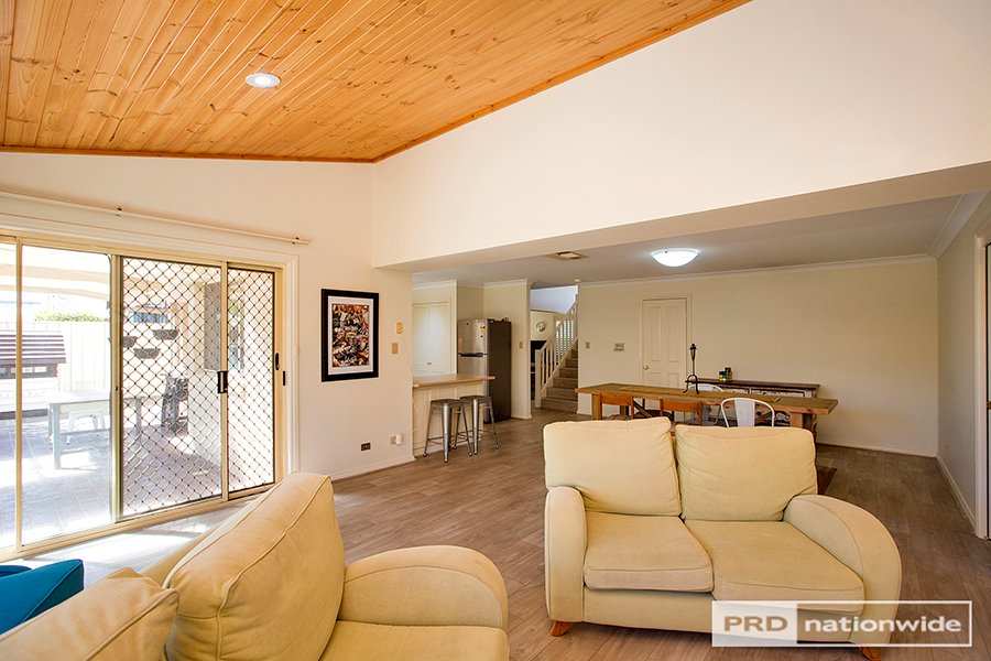 30 Overlanders Way TAMWORTH 8