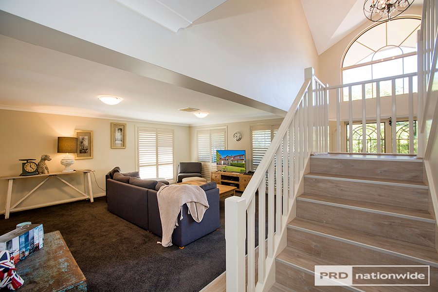 30 Overlanders Way TAMWORTH 9