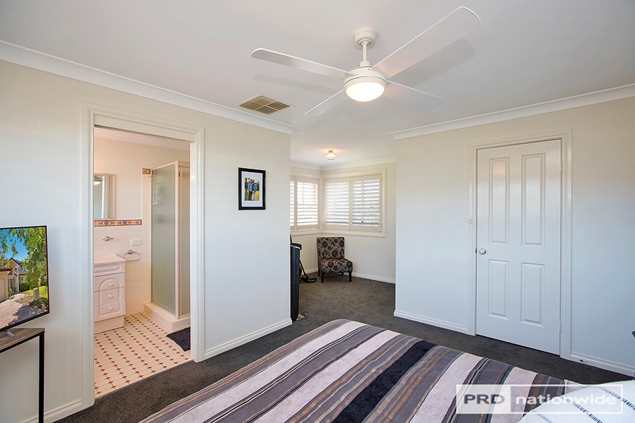 30 Overlanders Way TAMWORTH 10