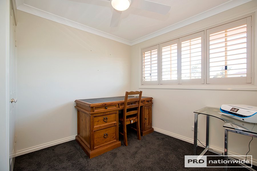 30 Overlanders Way TAMWORTH 11