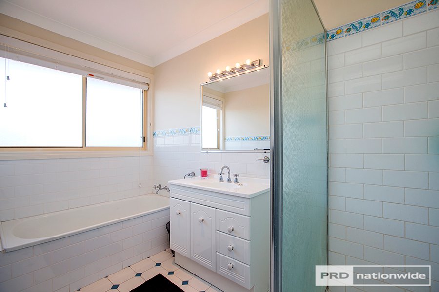 30 Overlanders Way TAMWORTH 13