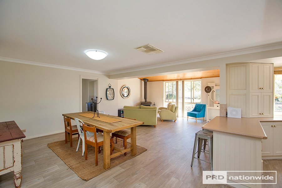 30 Overlanders Way TAMWORTH 16