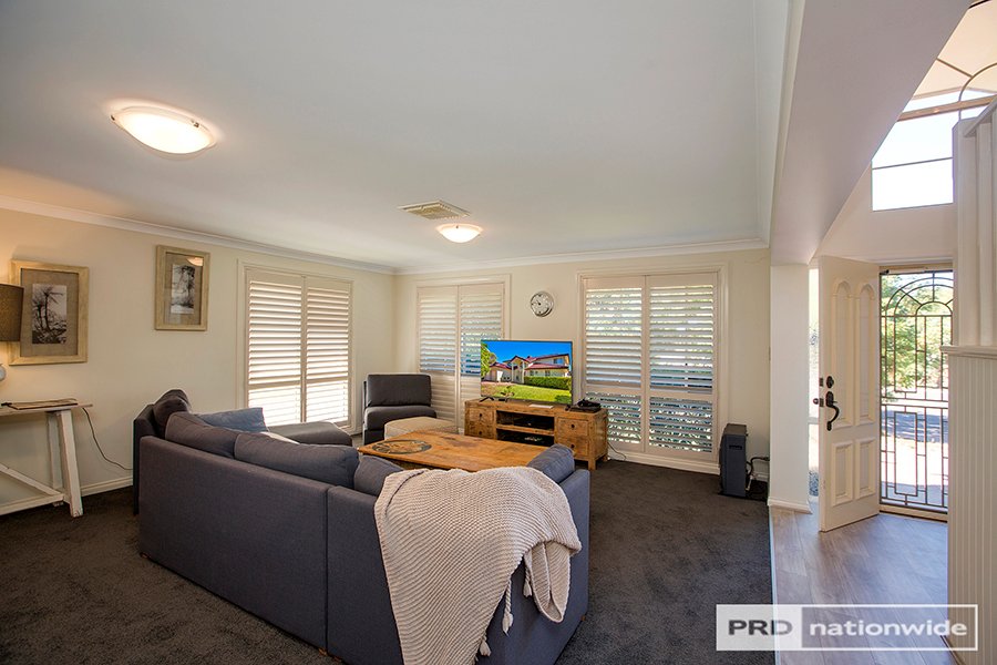 30 Overlanders Way TAMWORTH 17