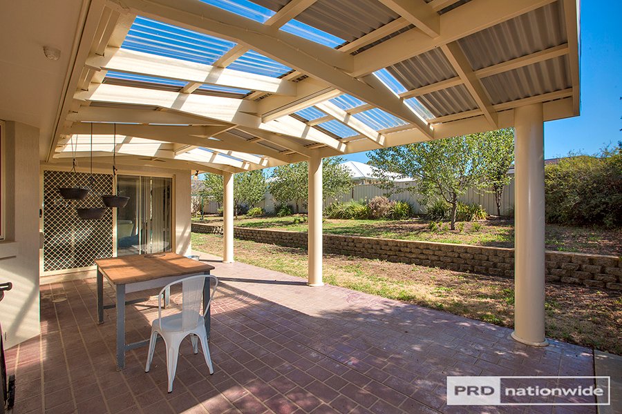 30 Overlanders Way TAMWORTH 18