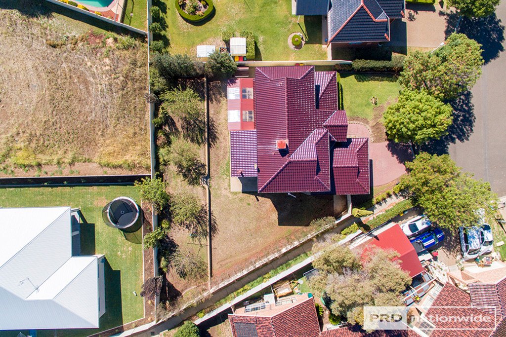 30 Overlanders Way TAMWORTH 24