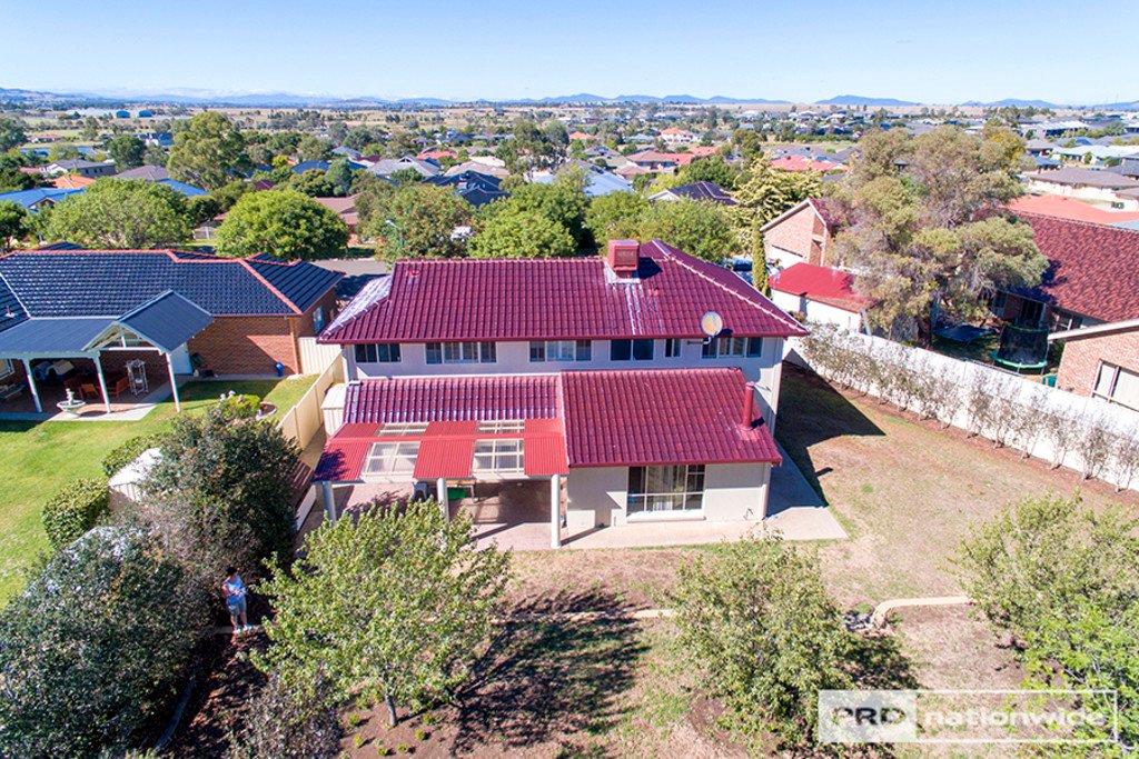 30 Overlanders Way TAMWORTH 25