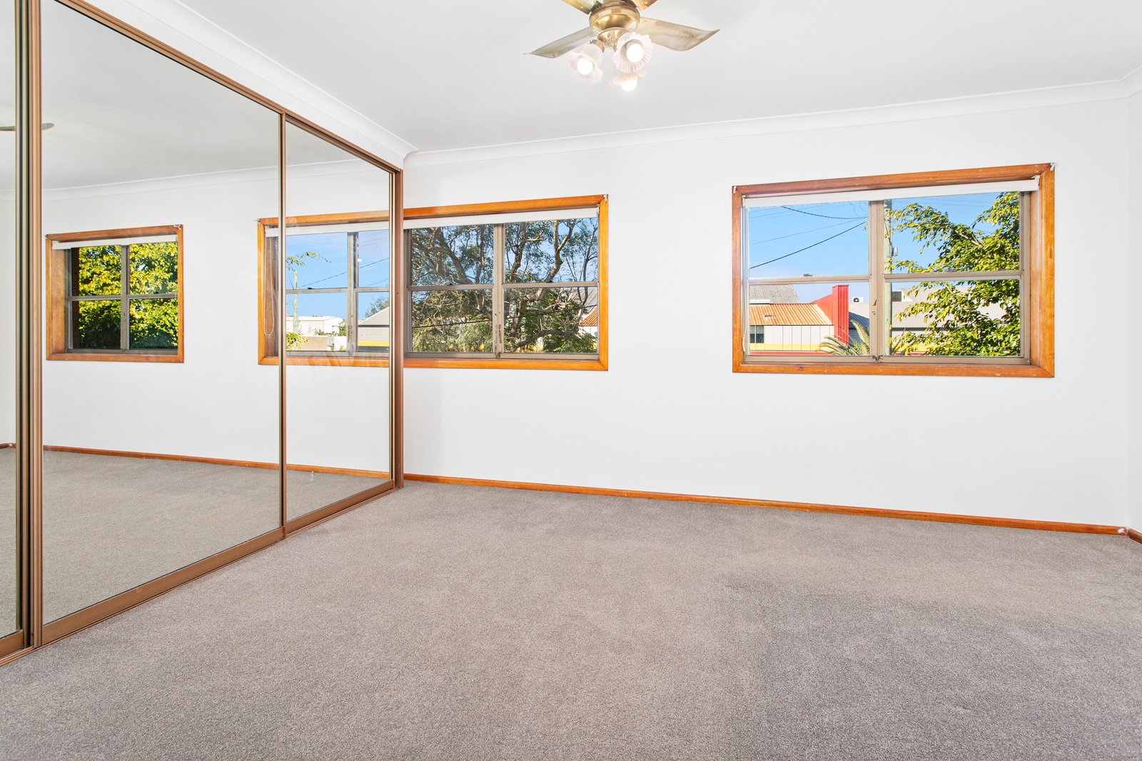 30 Princes Hwy  UNANDERRA 4