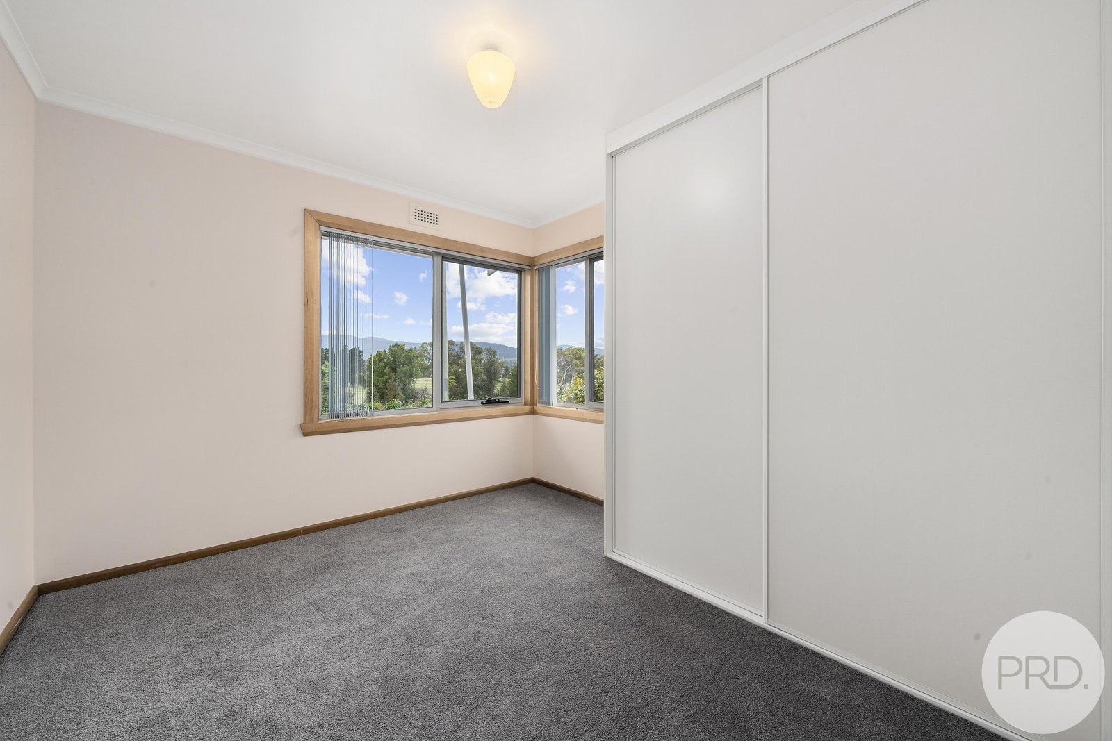 30 Racecourse Road BRIGHTON 9