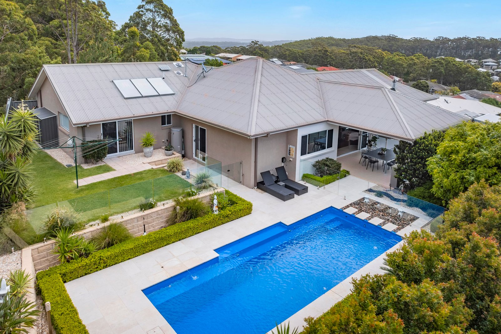 30 Saratoga Avenue CORLETTE 32