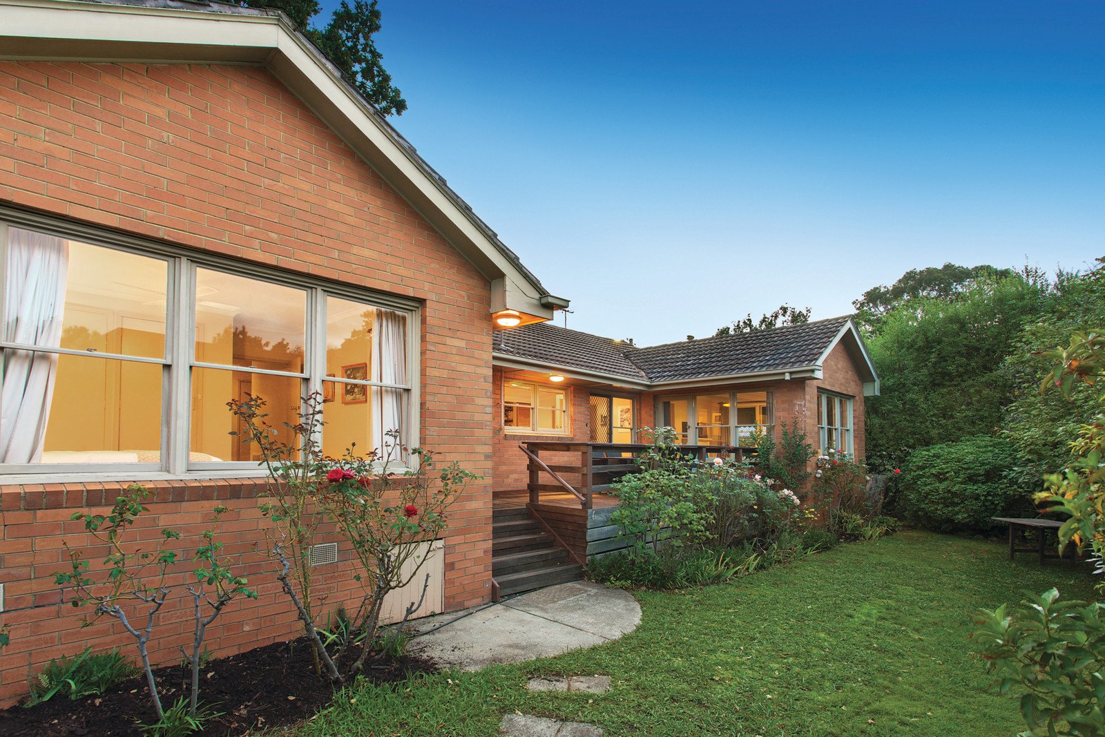 30 Serpentine Street, Mont Albert, VIC