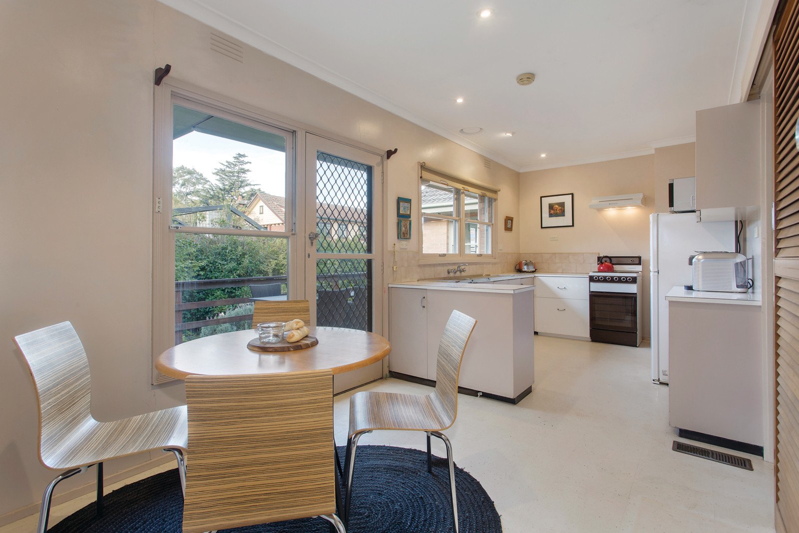 30 Serpentine Street, Mont Albert, VIC