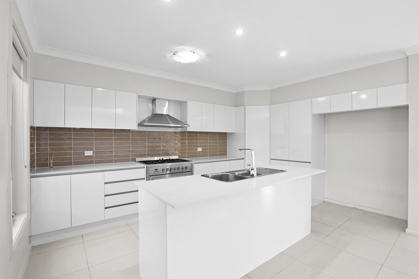 30 Server Ave  Jordan Springs 2