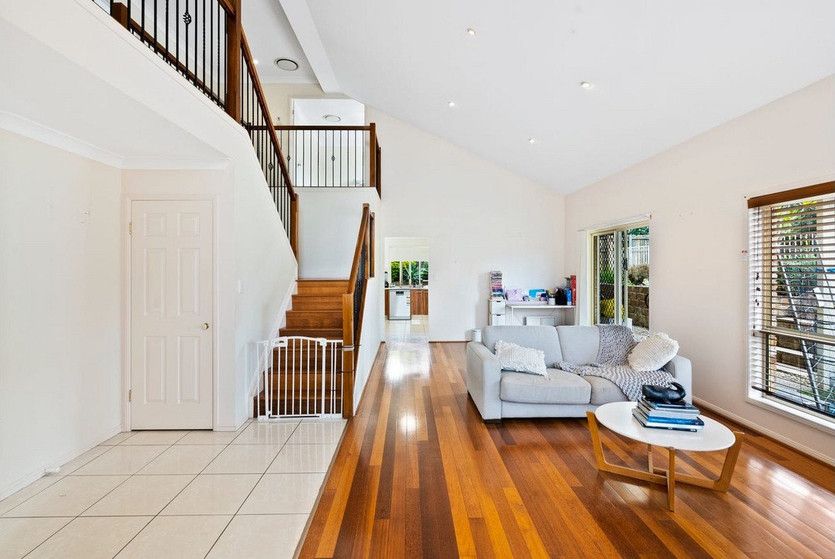 30 Sharscay Close Burleigh Heads 6