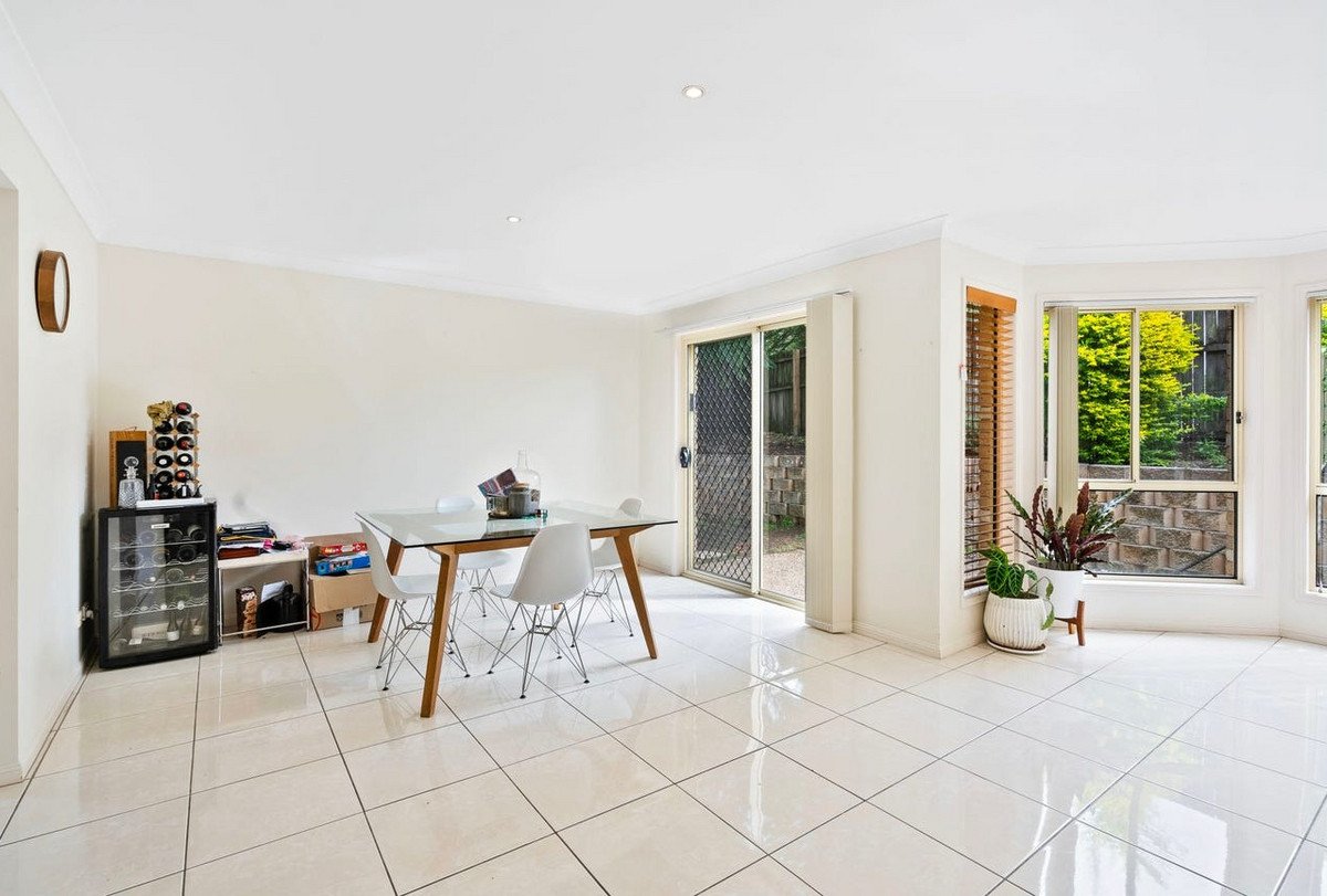 30 Sharscay Close Burleigh Heads 8