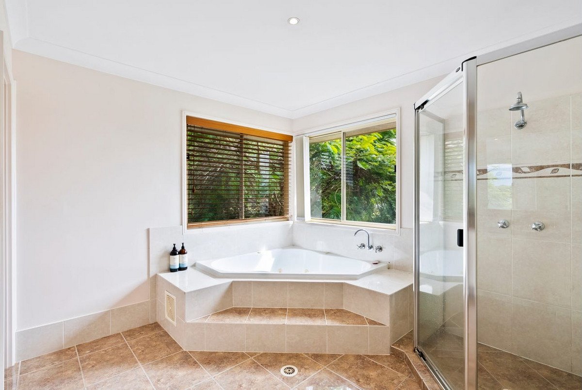 30 Sharscay Close Burleigh Heads 13
