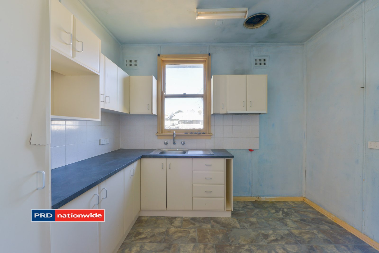 30 Stewart Avenue TAMWORTH 3