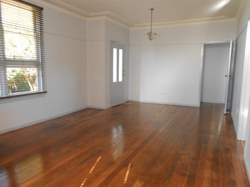 30 Stewart Avenue TAMWORTH 2