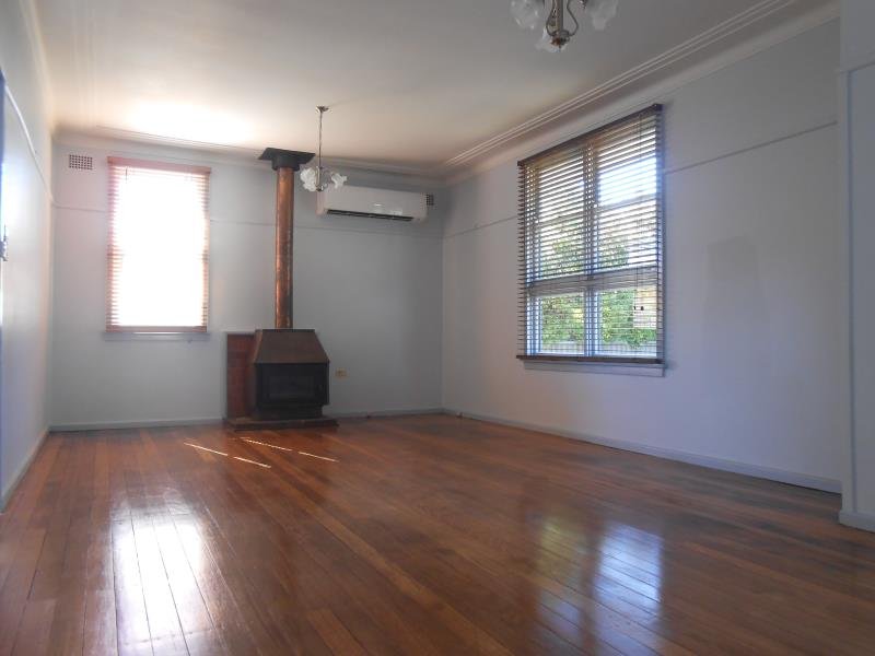 30 Stewart Avenue TAMWORTH 2