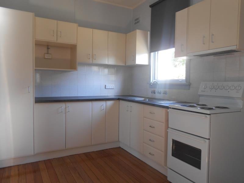 30 Stewart Avenue TAMWORTH 4