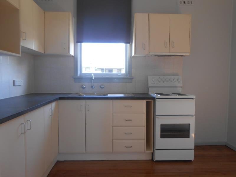 30 Stewart Avenue TAMWORTH 5