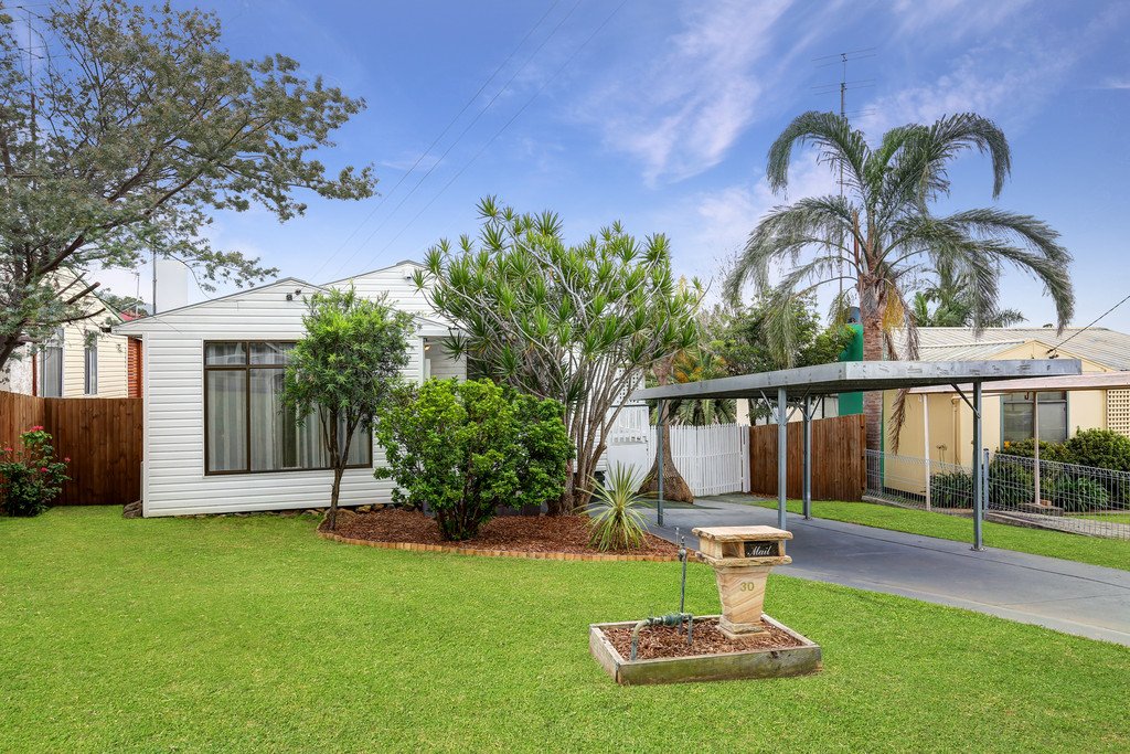 30 Stratford Road UNANDERRA 8