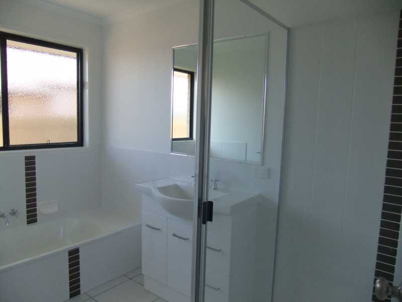 30 SURITA Court BOYNE ISLAND 4