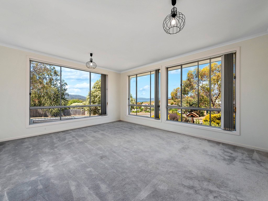 30 Thistle Down  HUNTINGFIELD 5