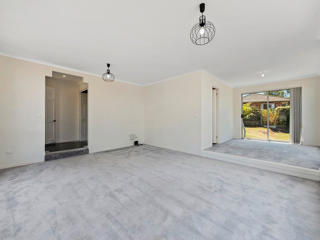 30 Thistle Down  HUNTINGFIELD 7