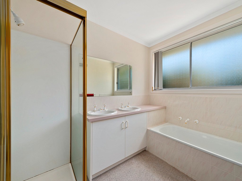 30 Thistle Down  HUNTINGFIELD 9