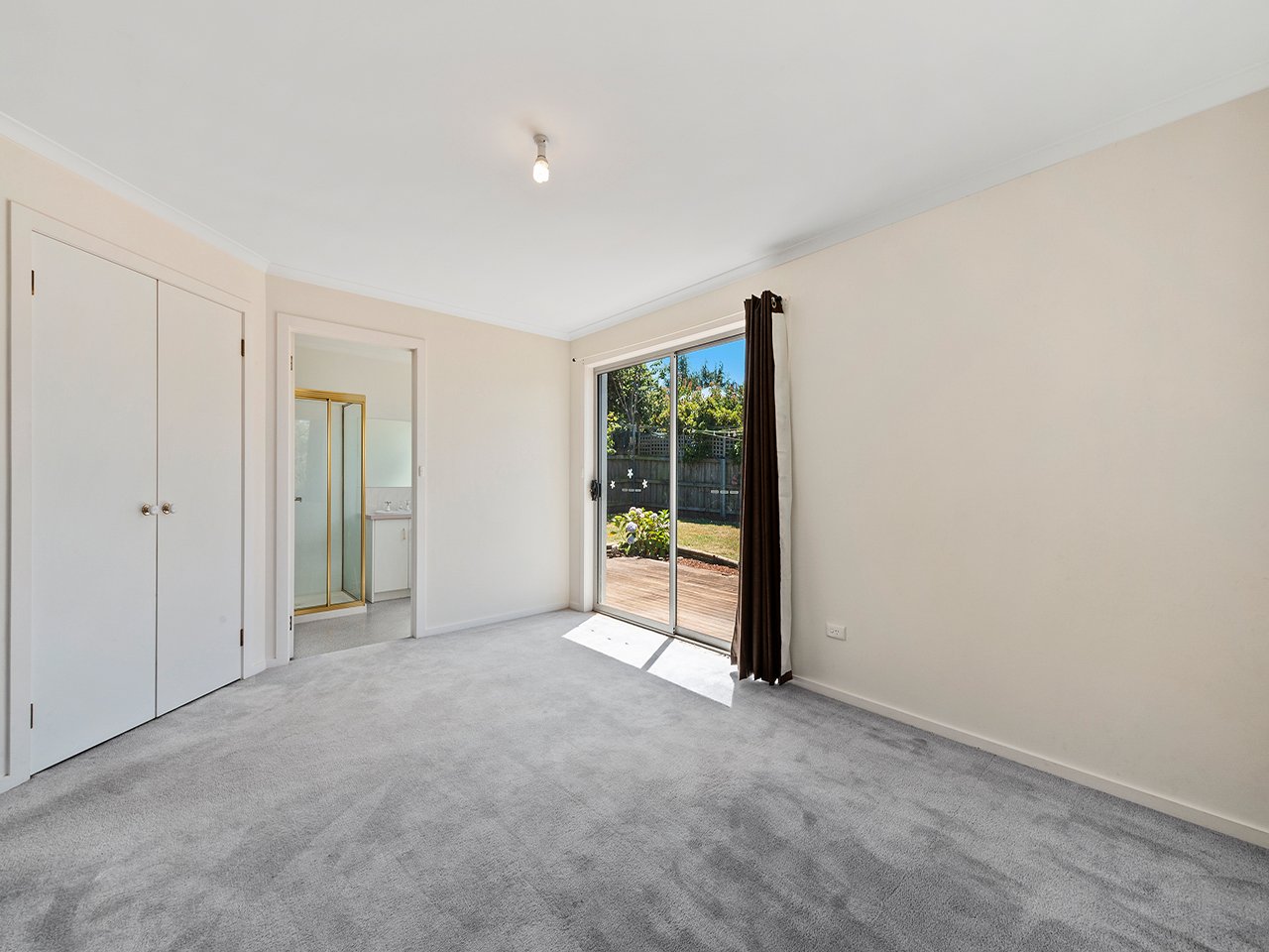 30 Thistle Down  HUNTINGFIELD 11