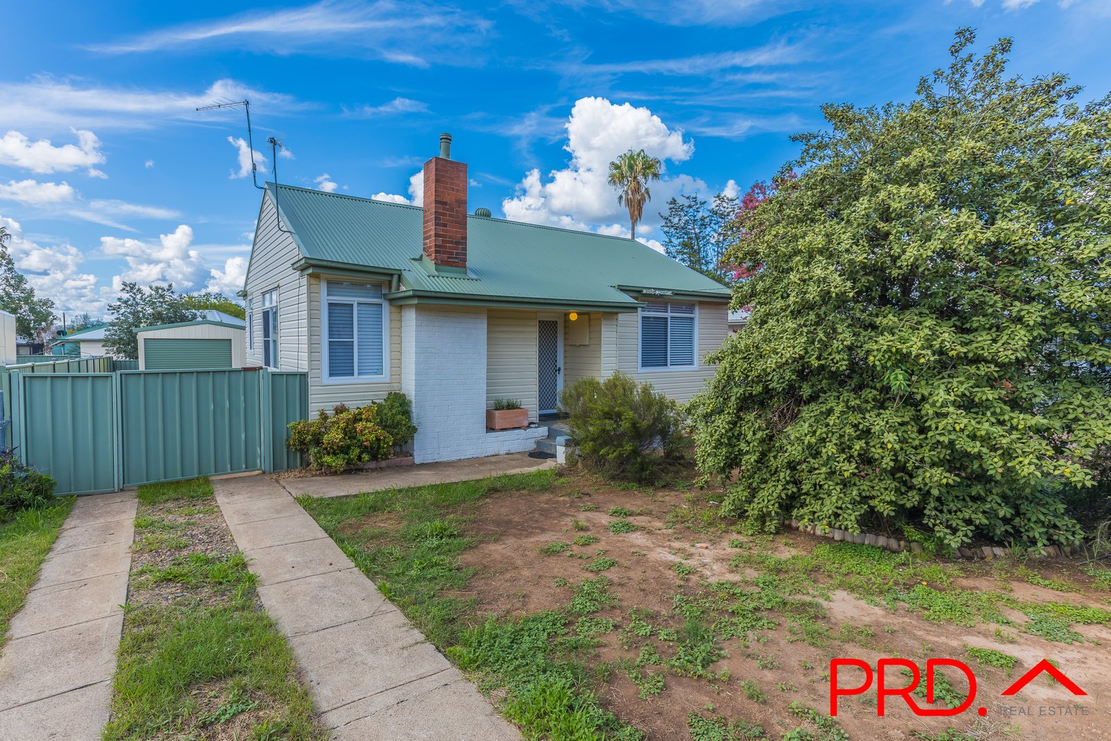 30 Thompson Crescent TAMWORTH 1