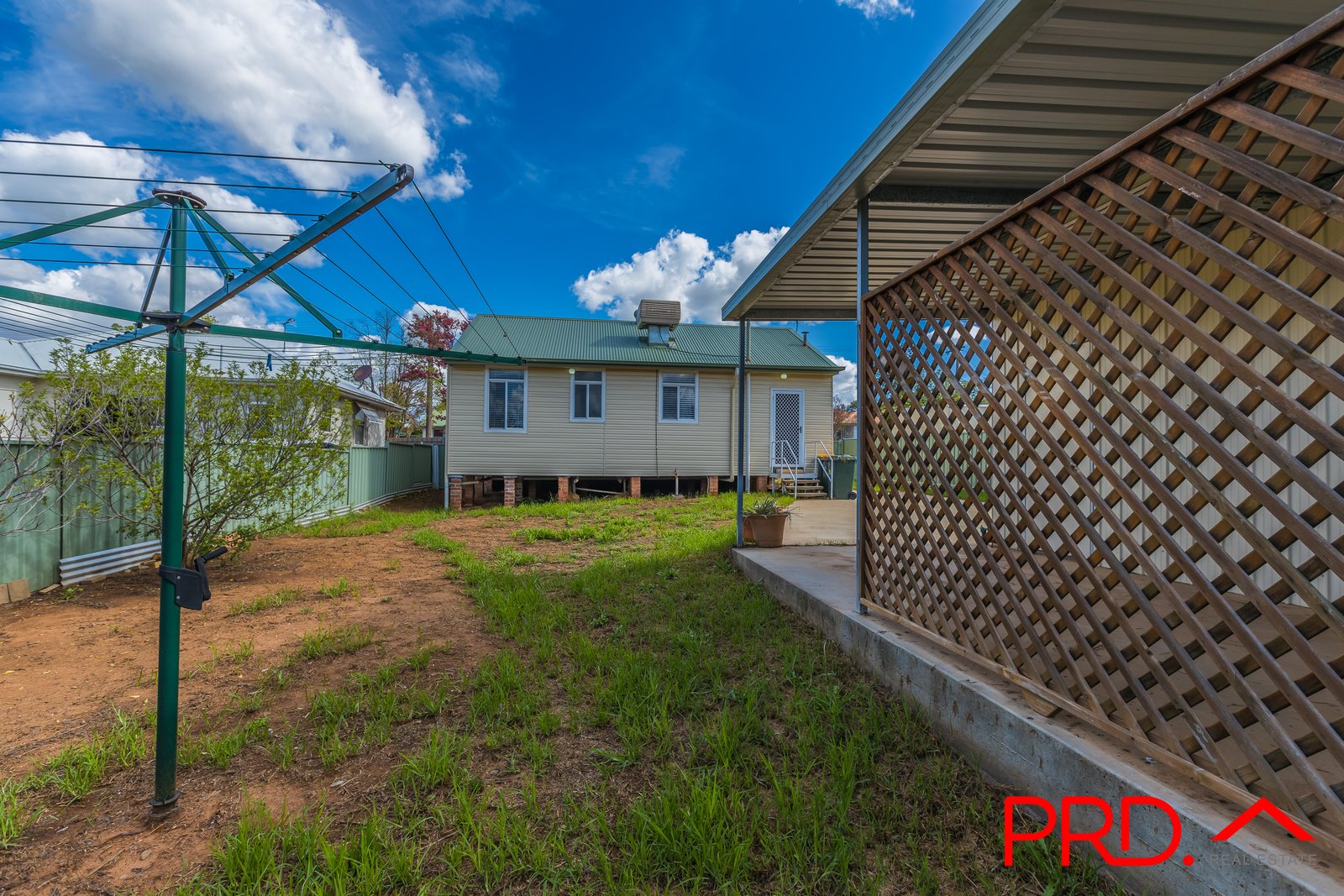 30 Thompson Crescent TAMWORTH 11