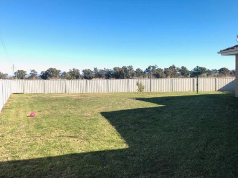 30 Tulipwood Crescent TAMWORTH 9