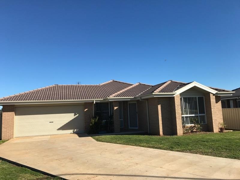 30 Tulipwood Crescent TAMWORTH 1