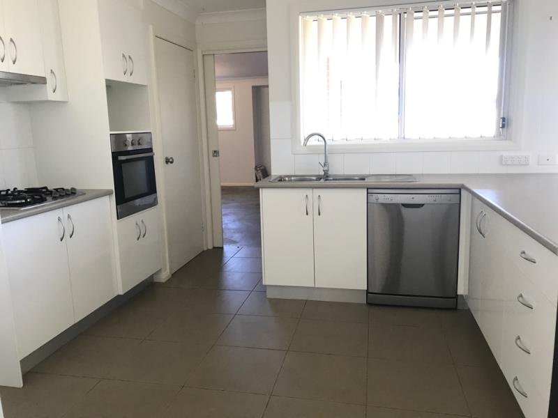 30 Tulipwood Crescent TAMWORTH 3