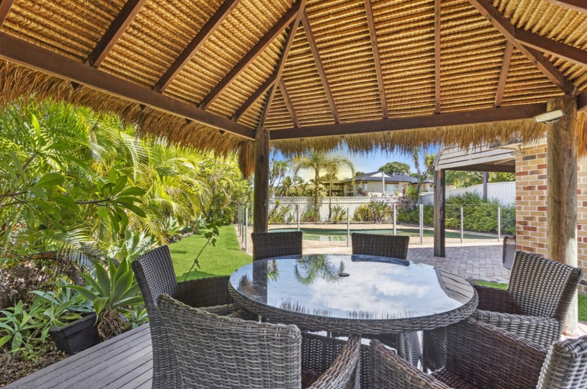 30 Whitehead Drive BURLEIGH WATERS 4